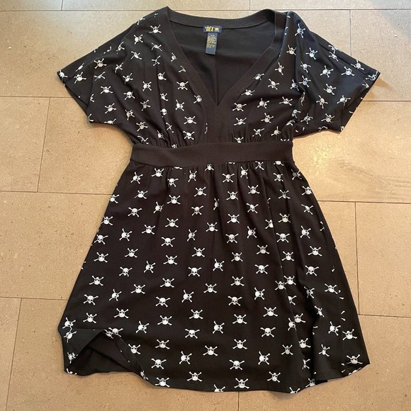Dex Black Tunic top with skulls pattern - Size Medium - Picture 1 of 9